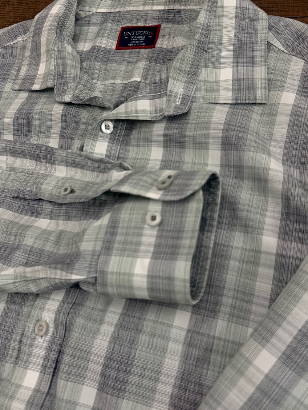 UNTUCKit Men’s Gray and White Plaid Button-Down Shirt